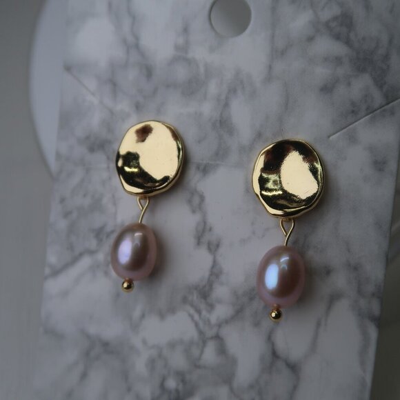 ✨Elegant Pale Pink Natural Freshwater Pearl Gold Plated Earrings ✨ - Picture 4 of 8